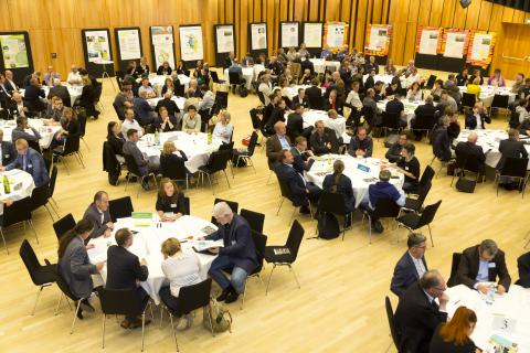 Interessengruppen diskutieren, wie das Raumbild Vorarlberg 2030 aussehen soll. Foto: D. Mathis