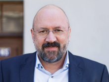 Bernhard "Bernie" Weber erzählt im Podcast von seinem Leben als Musiker, Politiker, Agenturchef und Vater.