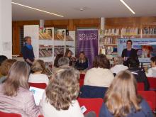 20 Interessierte holten sich bei der ersten Ausgabe von "Annas Büchercheck" Leseanregungen rund um das Thema Rollenwandel. Foto: Petra Kaiser