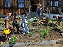 Freiwillig Gutes tun, zum Beispiel beim Gärtnern - das können Jugendliche bei den MACHWAS-Tagen in der letzten Schulwoche vor den Sommerferien. Foto: aha