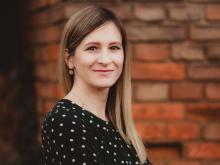 Perrine Getzner, selbst zweifache Mutter, hat die unternehmenseigene Kinderbetreuung bei der Getzner Textil AG mit aufgebaut. Weshalb es gut funktioniert hat, erzählt sie im Podcast. 