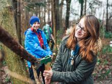 Freiwilligenarbeit und Freizeitaktivitäten in den Bergen sind die Themen der beiden Online-Umfragen auf aha plus. Foto: aha