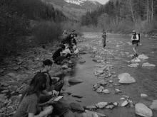 Eine Ausstellung stellt die Gedanken einer internationalen Gruppe zur Beziehung Natur und Mensch am Beispiel Wasser in St. Gerold vor. Foto: Stefan Kraupner