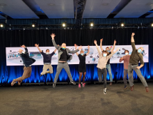 Austausch beflügelt: das Gastgeber*innen-Team der LandStadt (Halb)Tagung  (v.l.n.r: Gerhard Stübe, Christoph Kutzer, Michael Lederer, Isabella Natter-Spets, Judith Lutz, Florian Oberforcher, Stefan Lins, Bertram Meusburger)